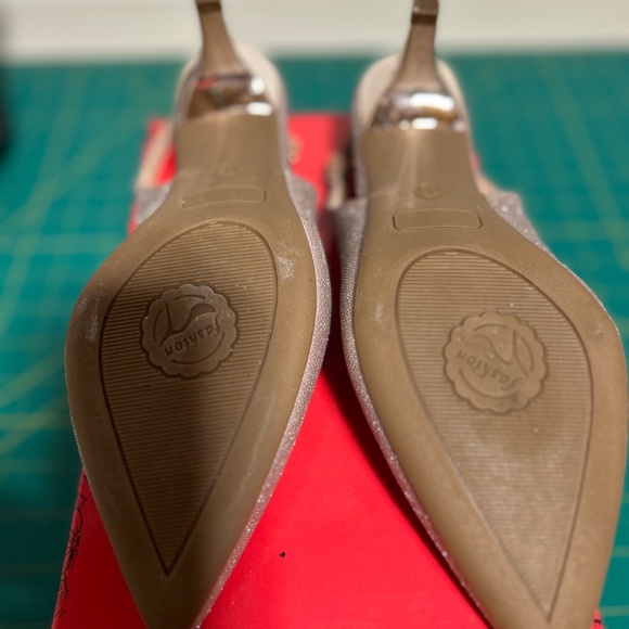 Shoes - Picture 6 of 7